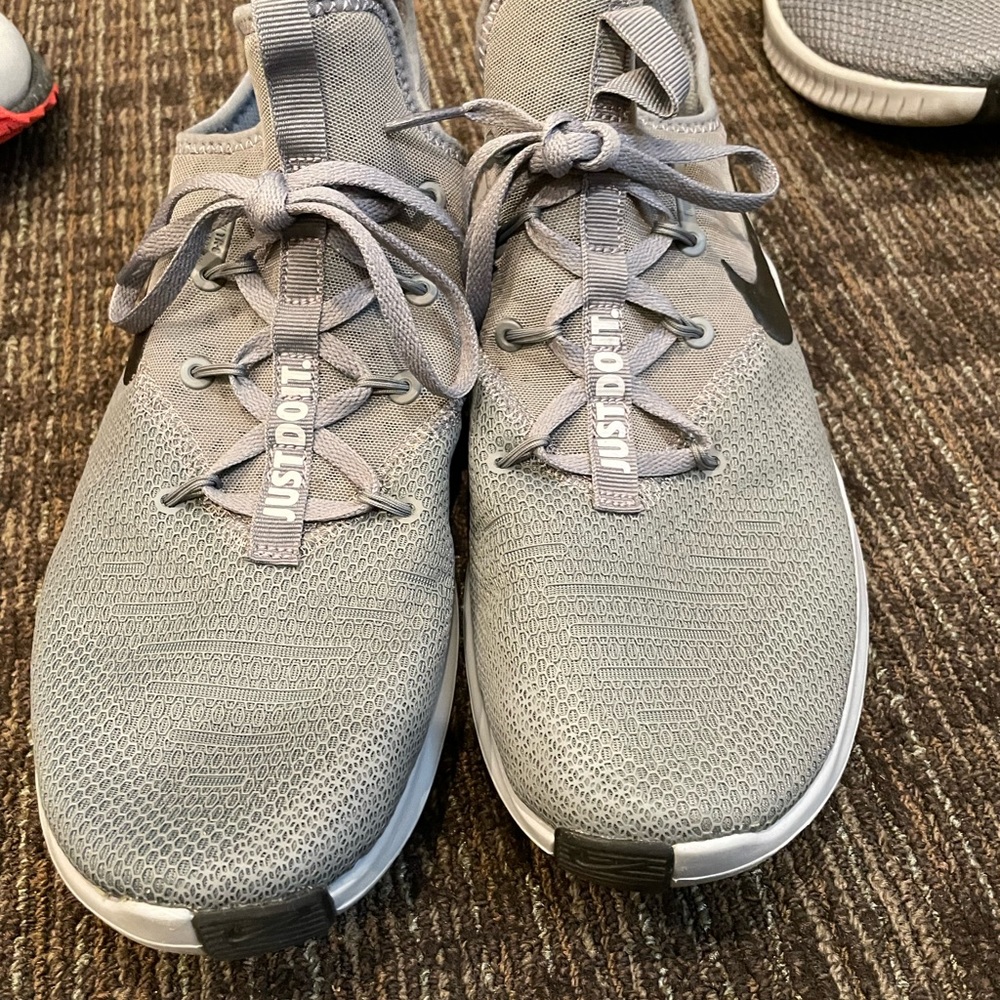 Grey Nike frees